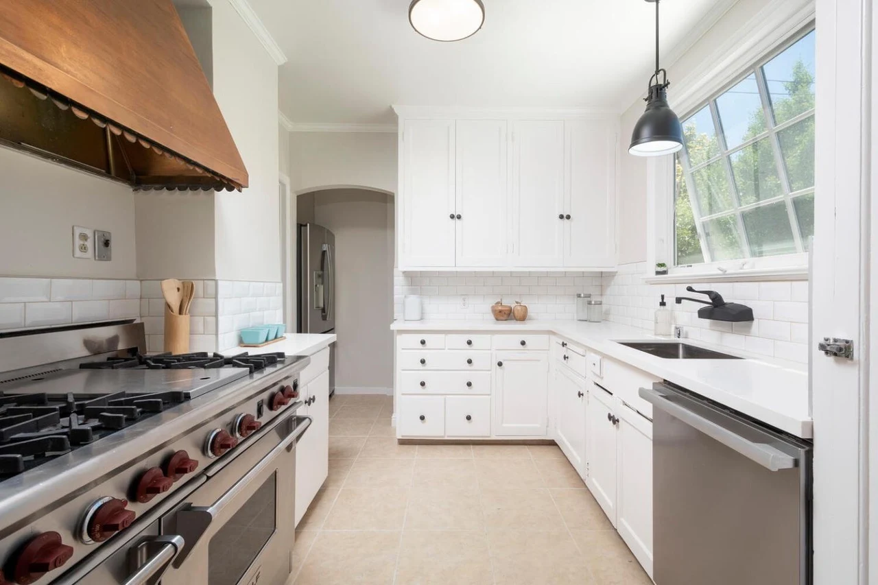 White subway tile kitchen remodel in San Mateo